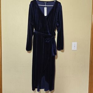 BLOOMCHIC Solid Velvet Dark Blue Belted Wrap Pockets Arc Hem Dress Sz 18-20 2X